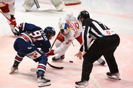 Jégkorong - ma rendezik a döntő harmadik mérkőzését Salzburgban
